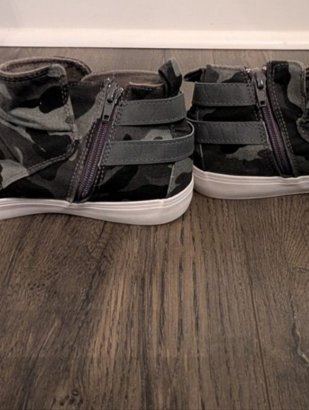 3/$12 🎉 Women's Camo Slip-On Sneakers -size 7.5 Black & Gray - Picture 3 of 6